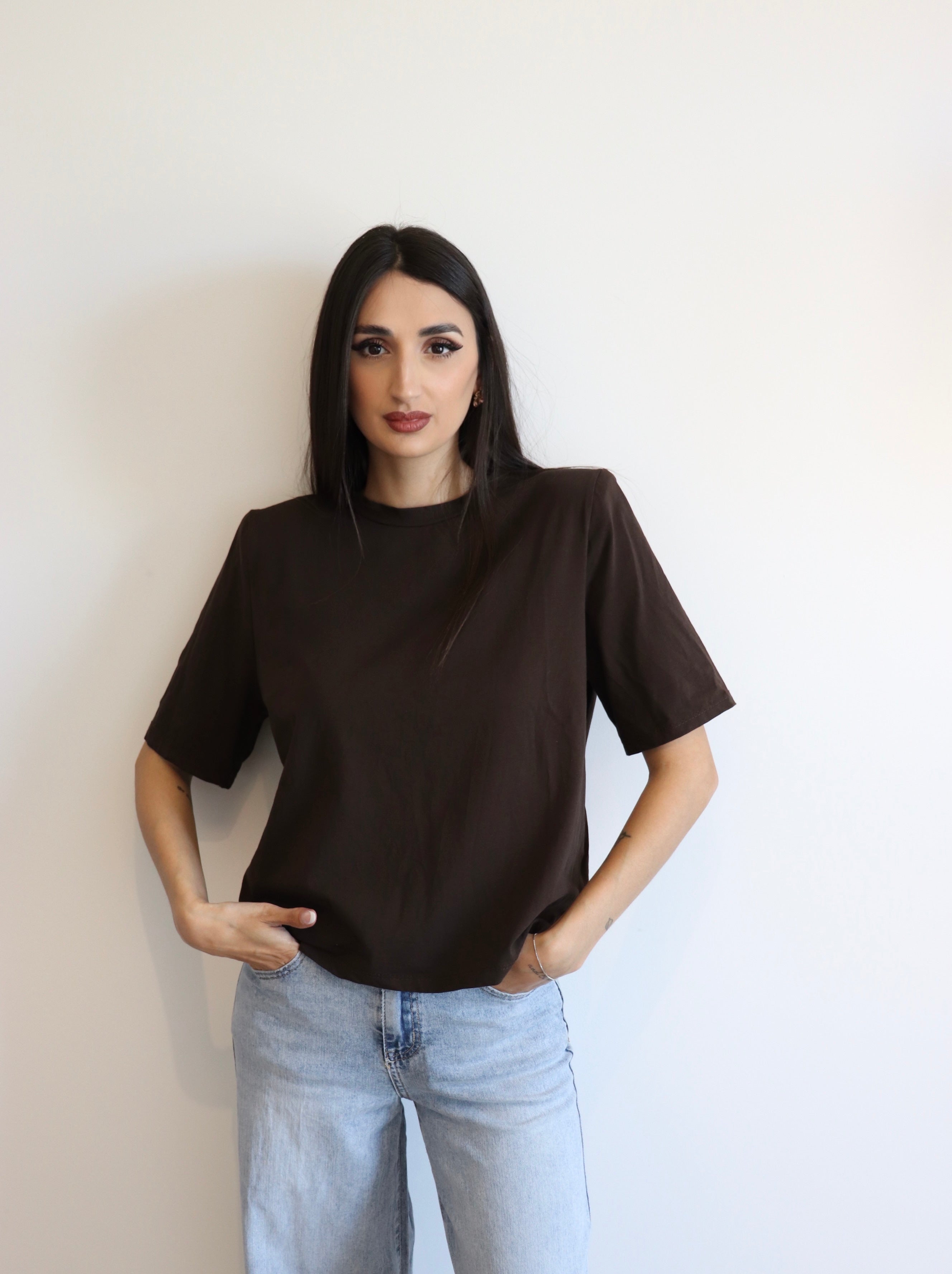 T-shirt spallina imbottita