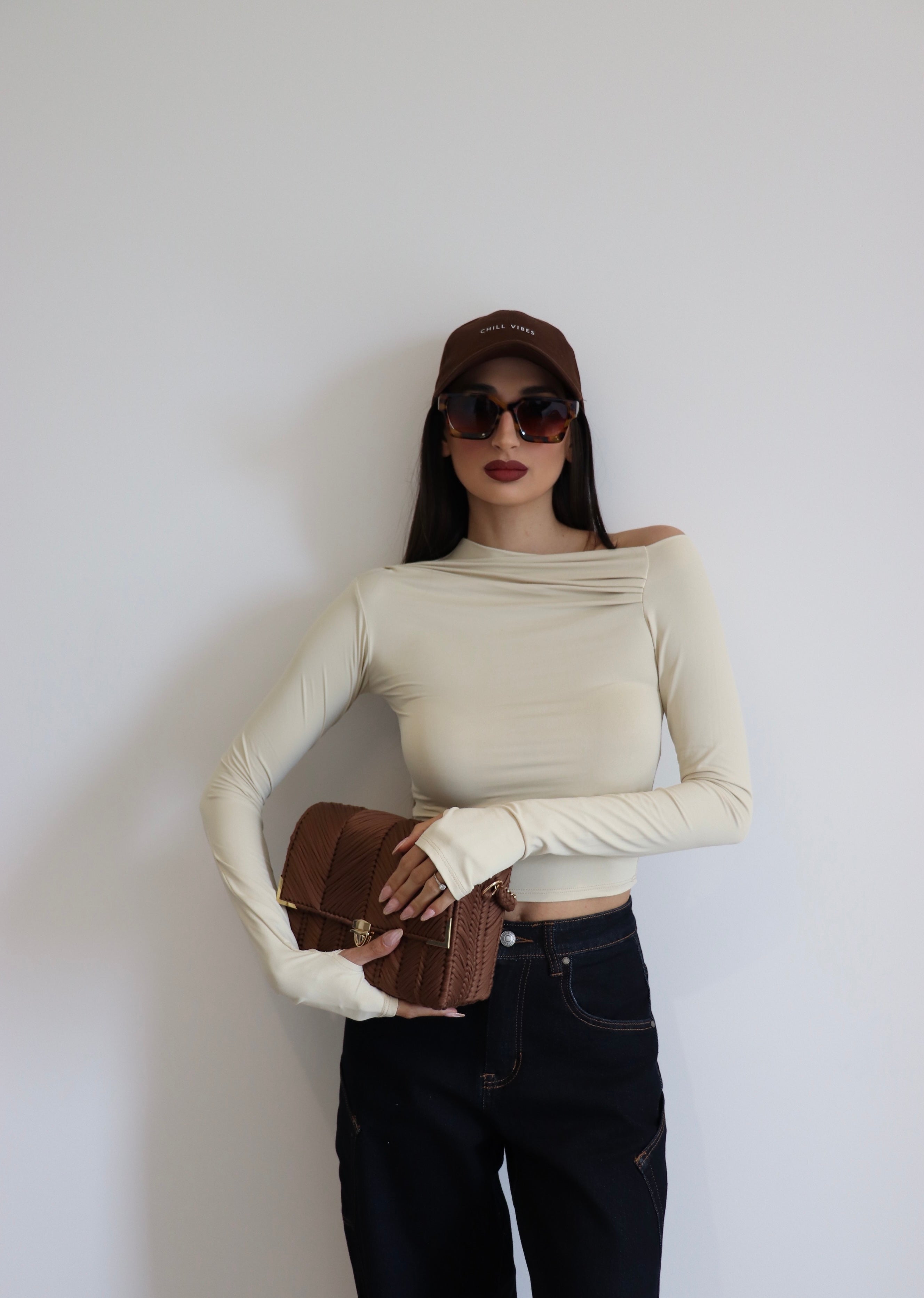 Maglia in licra con scollo asimmetrico